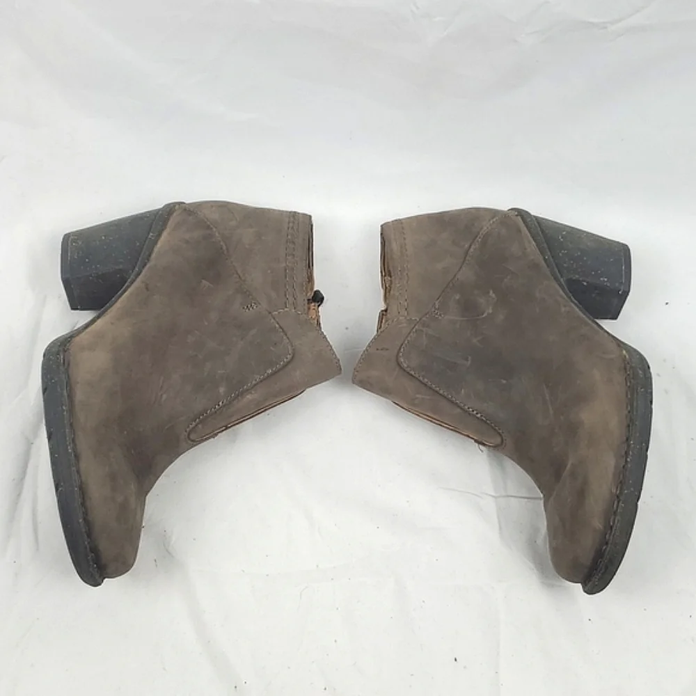 Clarks Unstructured‎ Brown Suede Booties
